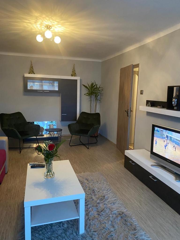Oasis House - Housity