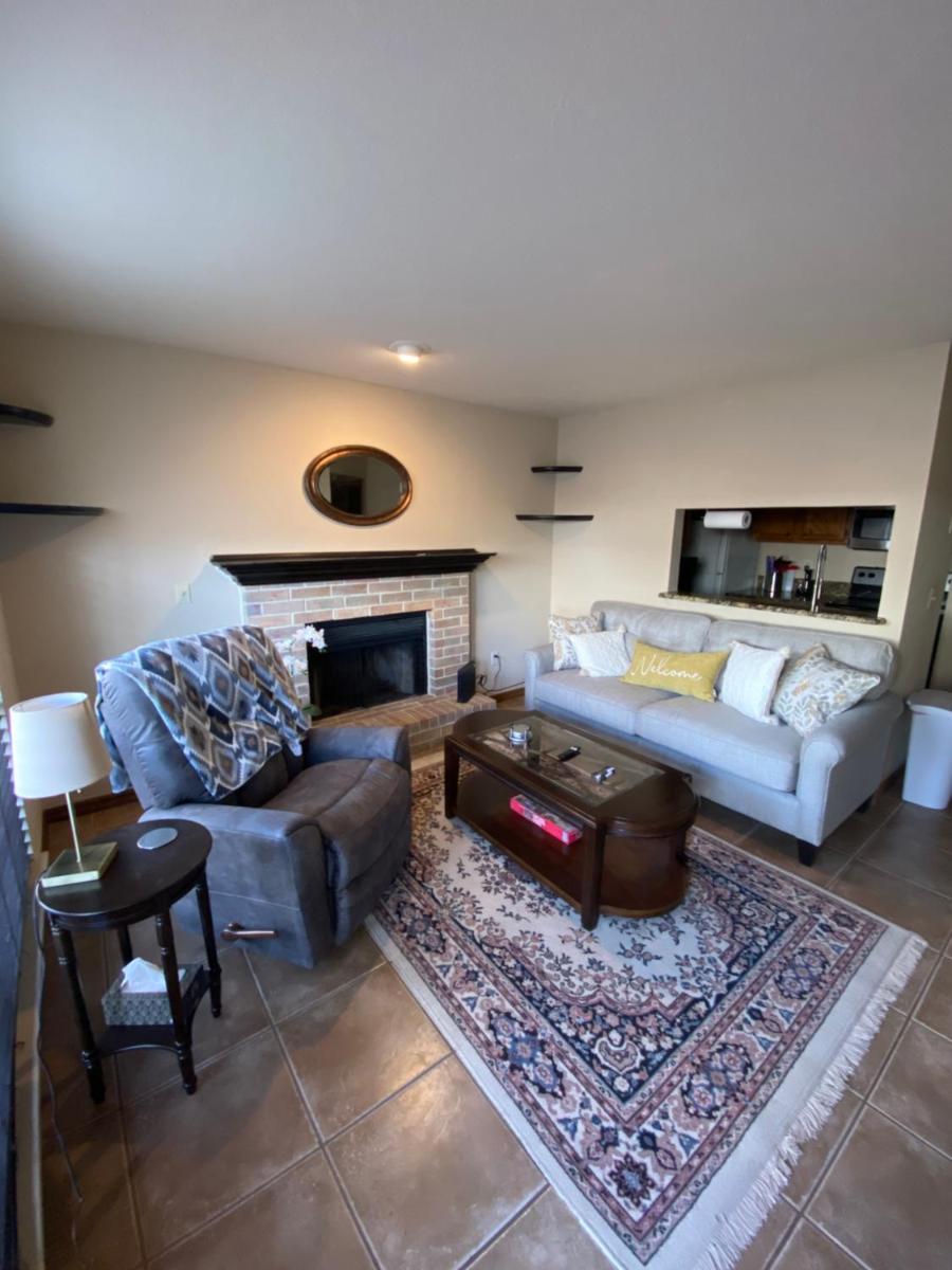 Great lower level 1-bedroom condo on Scenic Bluff Creek Park - Housity
