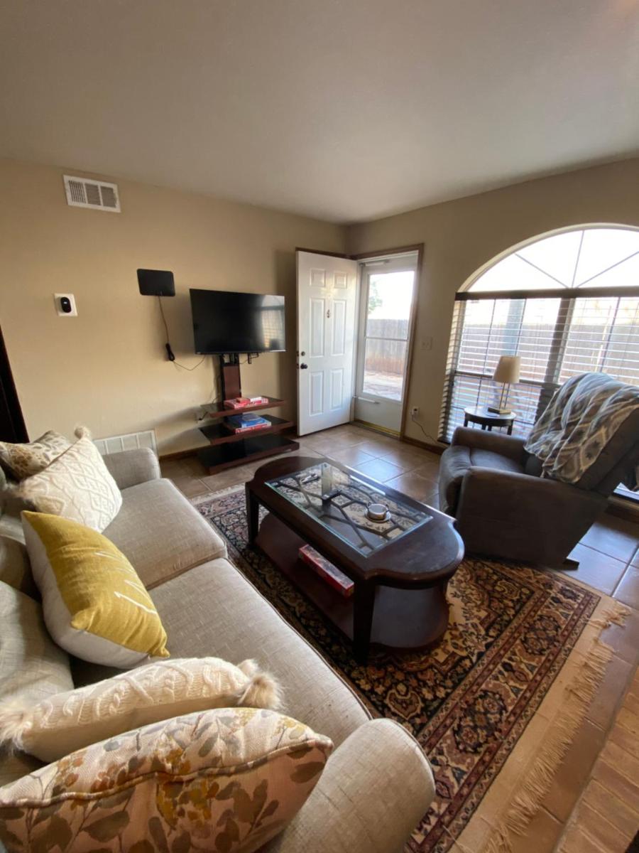 Great lower level 1-bedroom condo on Scenic Bluff Creek Park - Housity