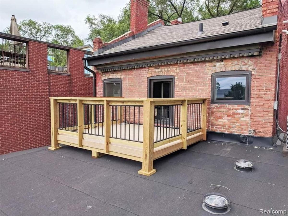 Luxury Design Focused, Detroit Themed Apt Near Downtown In the art District - Housity
