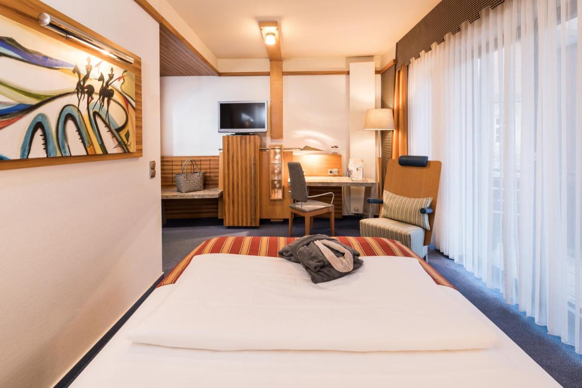 Ein Bett oder Betten in einem Zimmer der Unterkunft Göbels Schlosshotel "Prinz von Hessen" Ein Bett oder Betten in einem Zimmer der Unterkunft Göbels Schlosshotel "Prinz von Hessen"