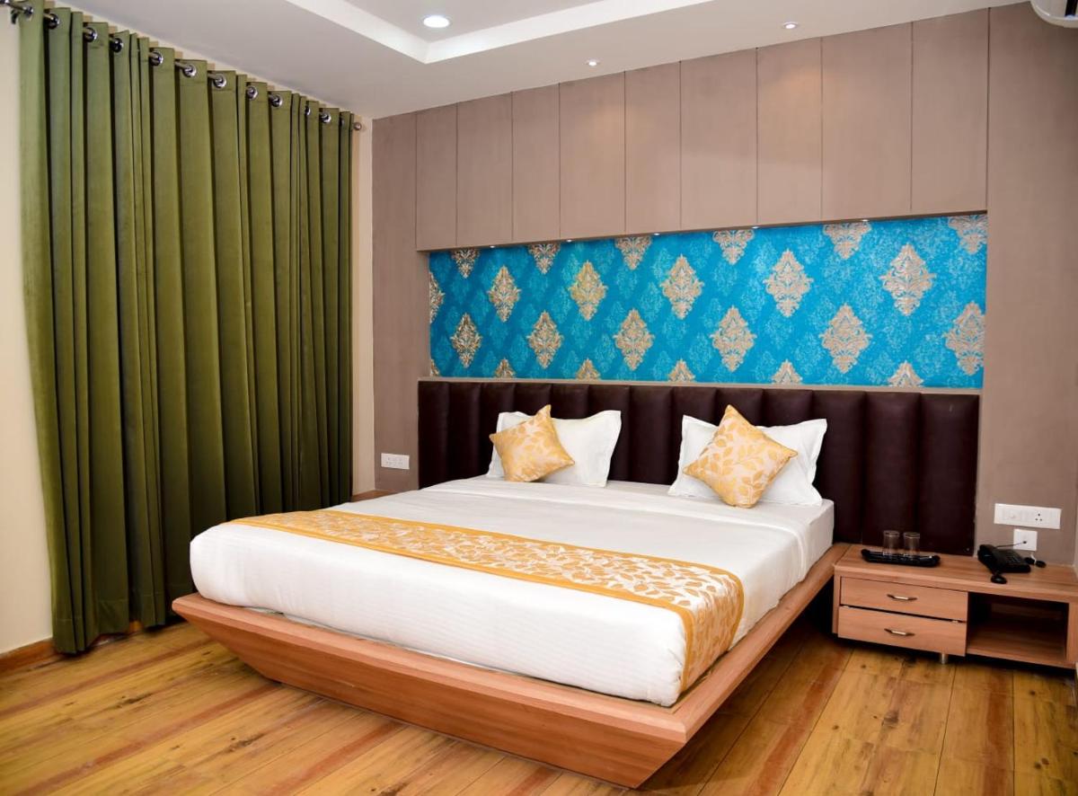 Hotel Olive Crown - Housity