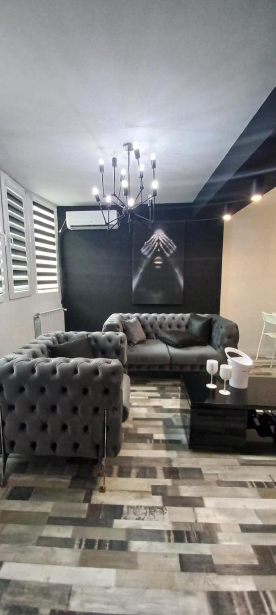 Naumovski Apartments - Housity