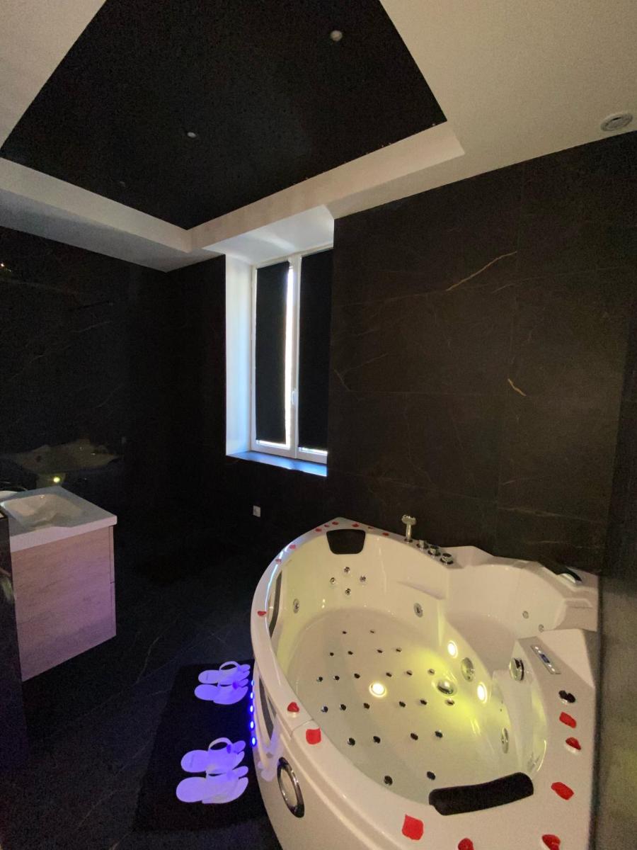 Loft romantique avec jacuzzi comprenant pack romantique et champagne OFFERTS - Housity