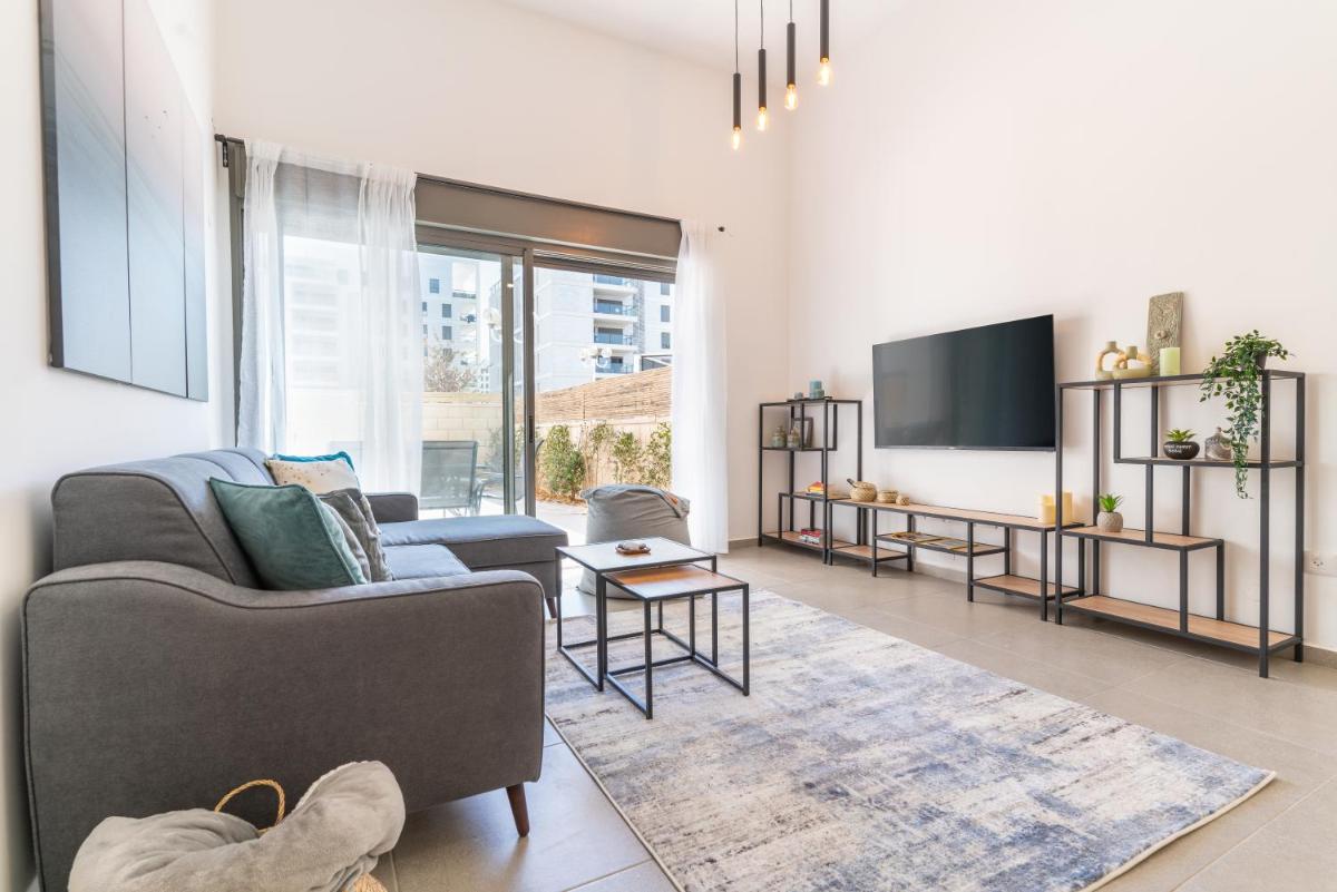Splendid Achziv Garden Apartment by Sea N' Rent - Housity