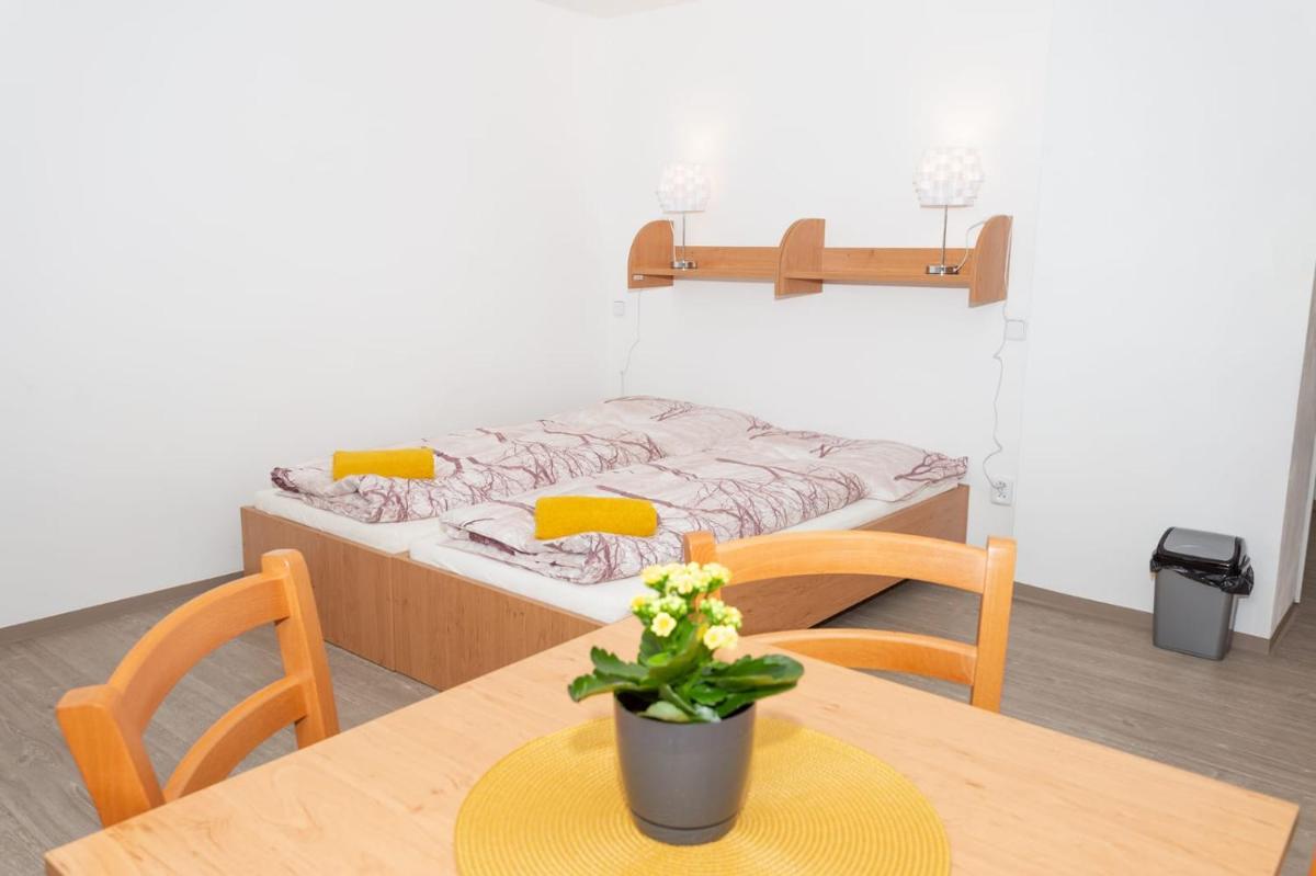 Penzion Živec - restaurace a ubytování - Housity