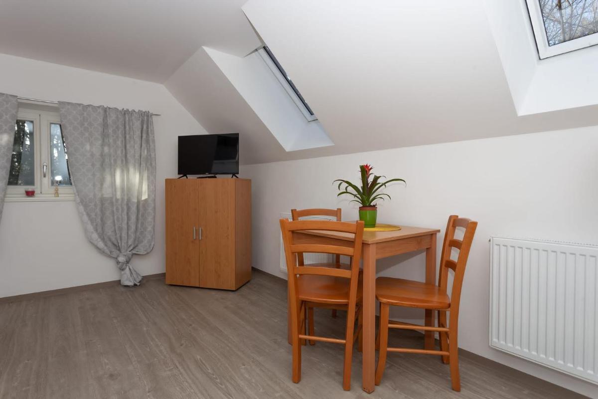 Penzion Živec - restaurace a ubytování - Housity