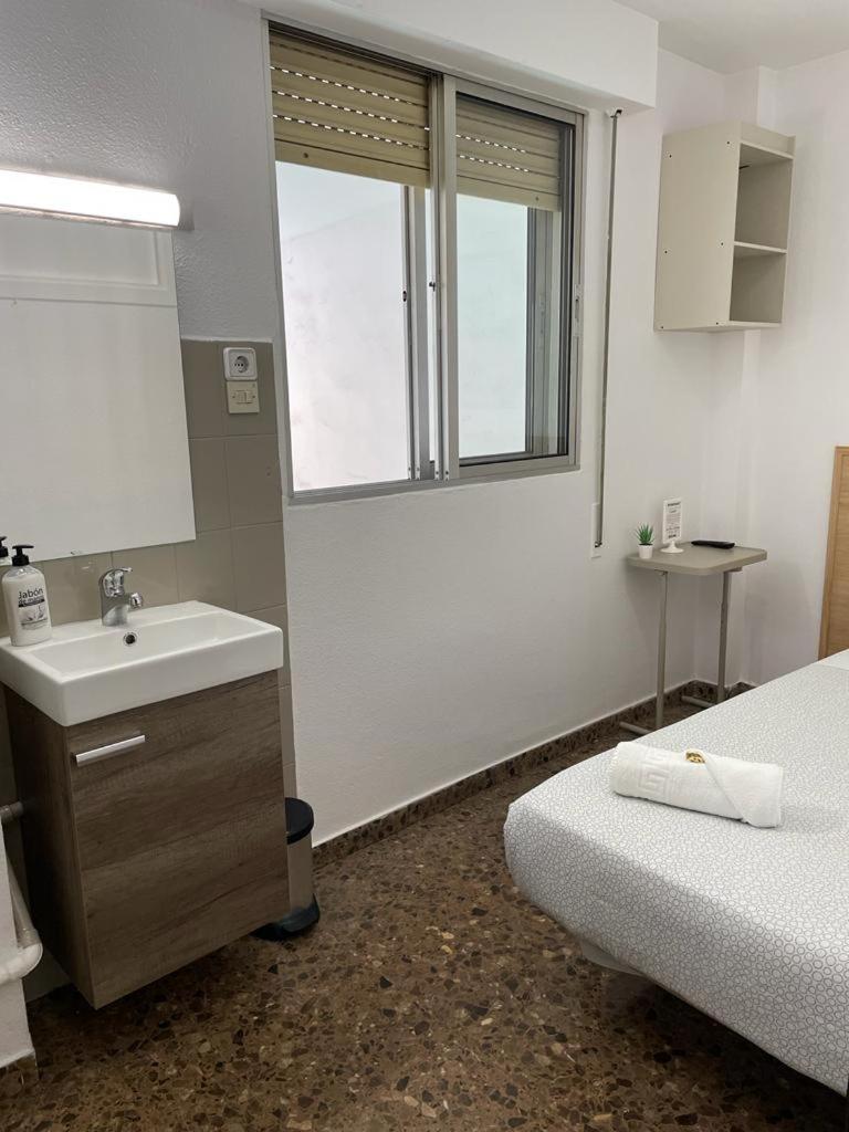 Hostal Milmarcos - Housity