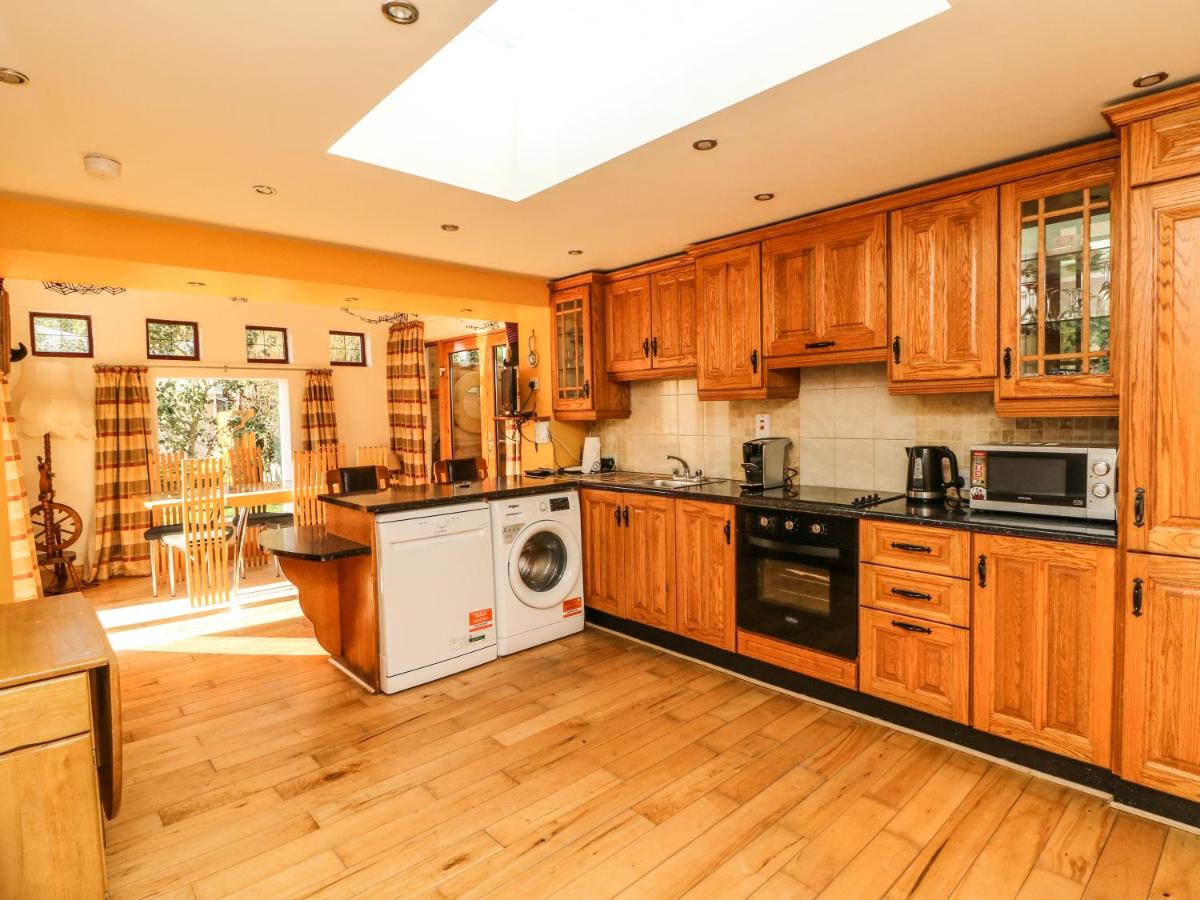 Sutton Cottage - Housity