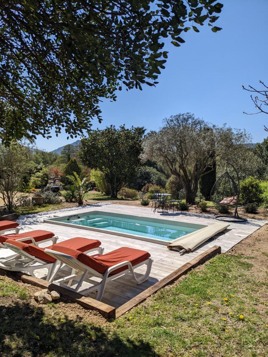 Gite de l'Amandari - classé 3 etoiles Prefecture - piscine chauffée privative, terrasses et jardin, 5 minutes à pied du village - Housity