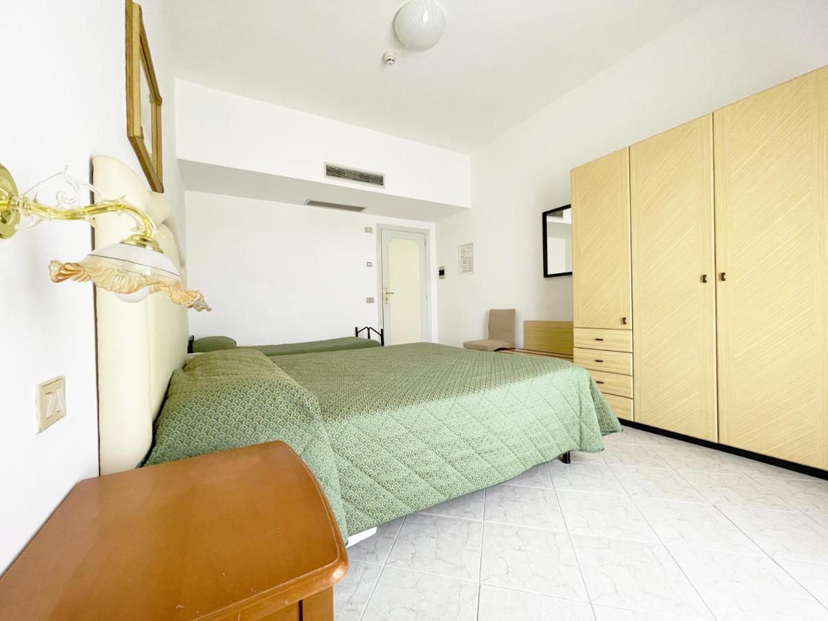 Hotel Reginella - Housity