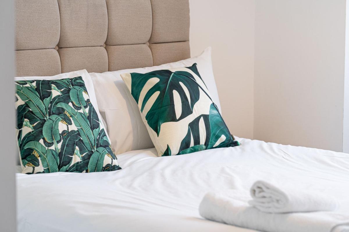 Seven Living Broadway Residences - Birmingham City Centre, Broad Street - Free Parking - Housity
