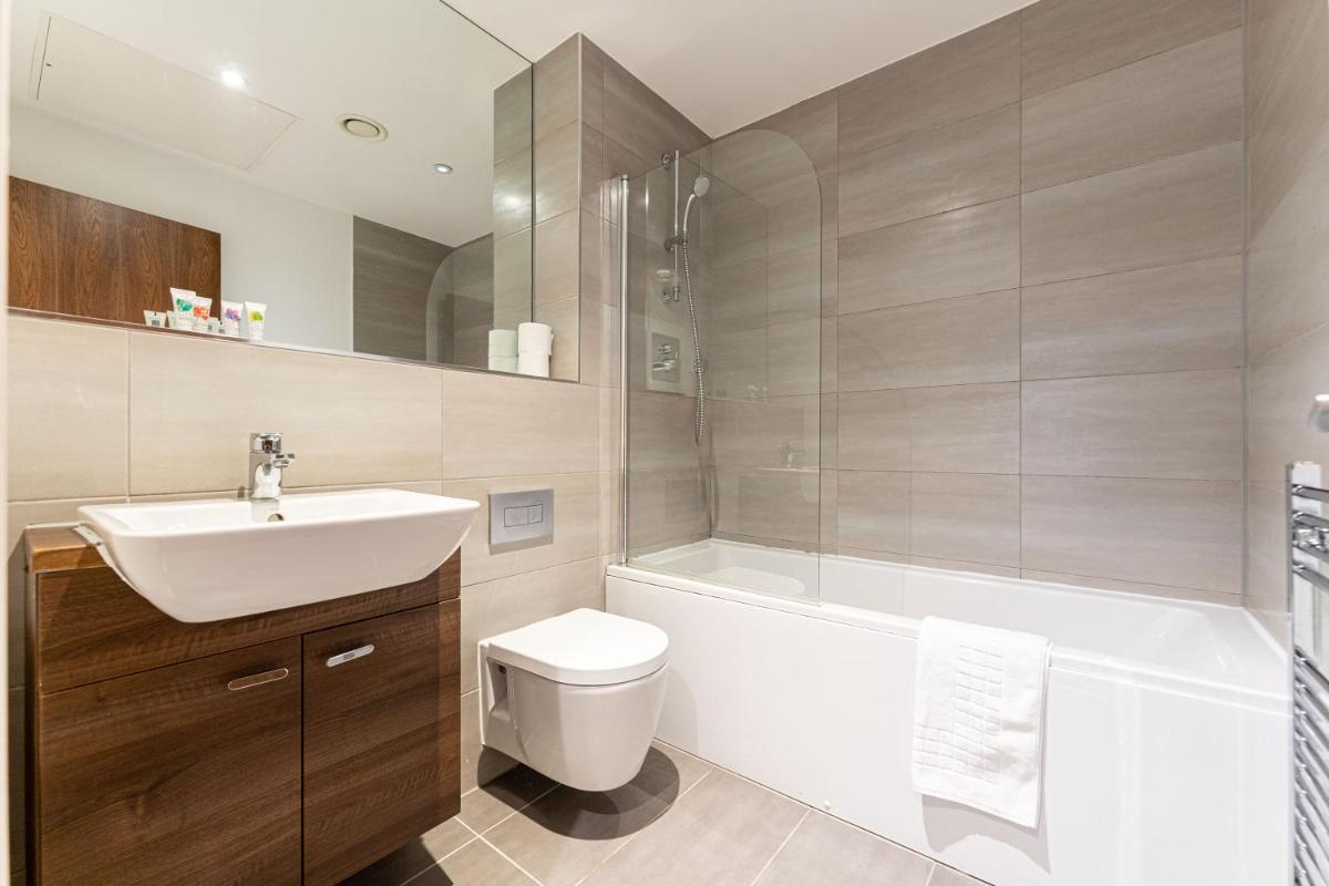 Seven Living Broadway Residences - Birmingham City Centre, Broad Street - Free Parking - Housity
