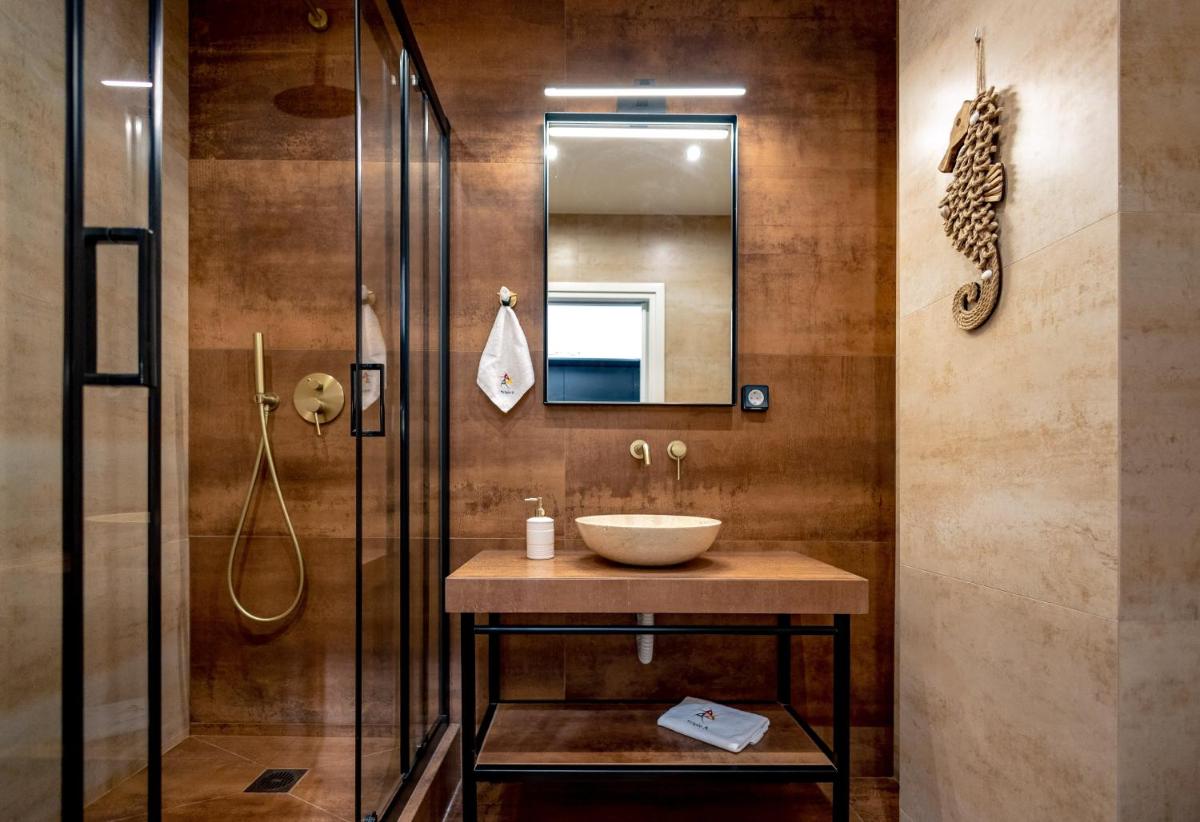 Suitetrails - Triple A - Apartments in Prime Location-Between Monastiraki & Syntagma-FREE Parking!