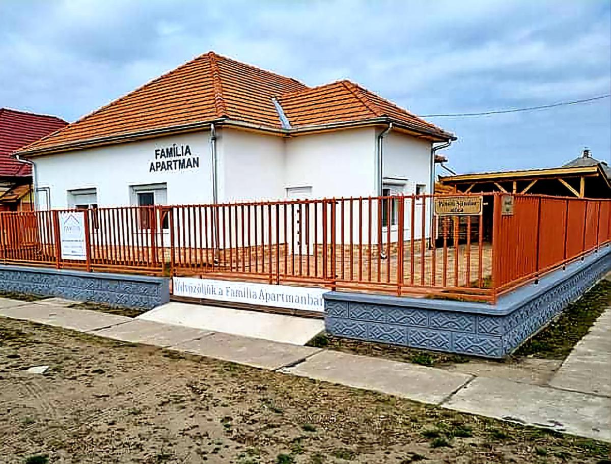 Família Apartman Cserkeszőlő - Housity