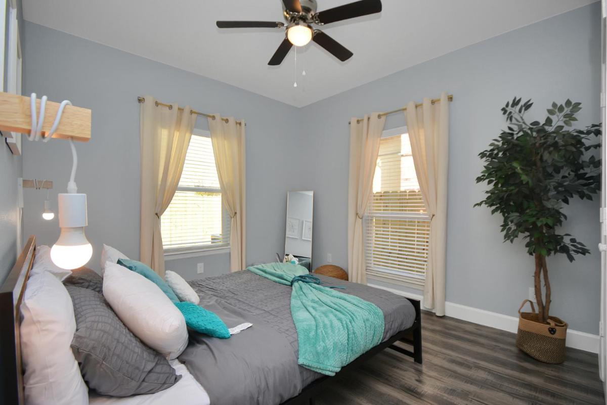 Cozy House for group trips - Near Hobby, NRG, Med Center, UH, TSU - Housity