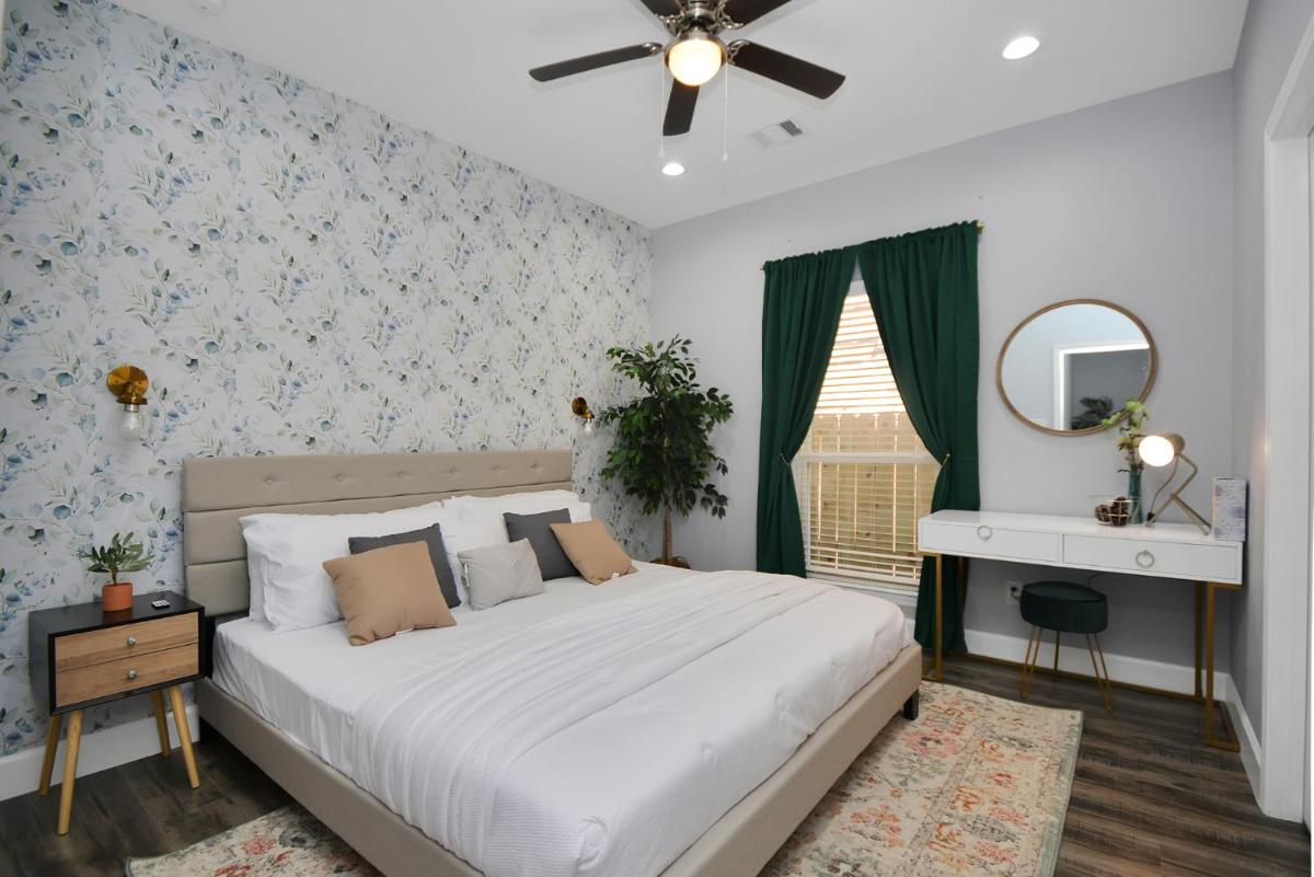 Cozy House for group trips - Near Hobby, NRG, Med Center, UH, TSU - Housity