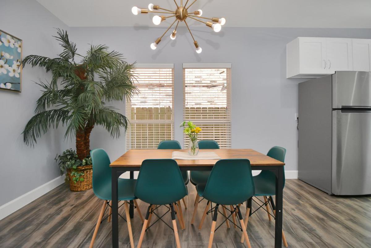 Cozy House for group trips - Near Hobby, NRG, Med Center, UH, TSU - Housity