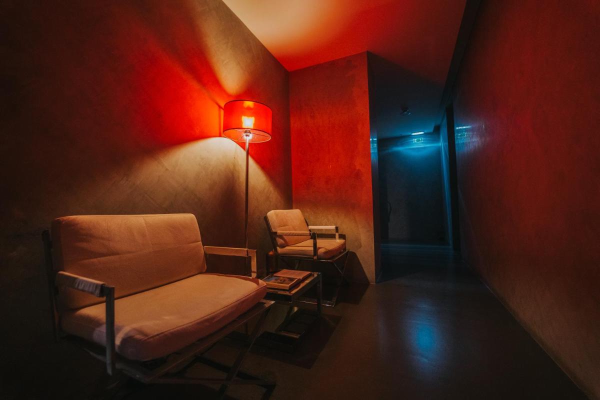 Uma área de estar em Sweet Atlantic Hotel & Spa