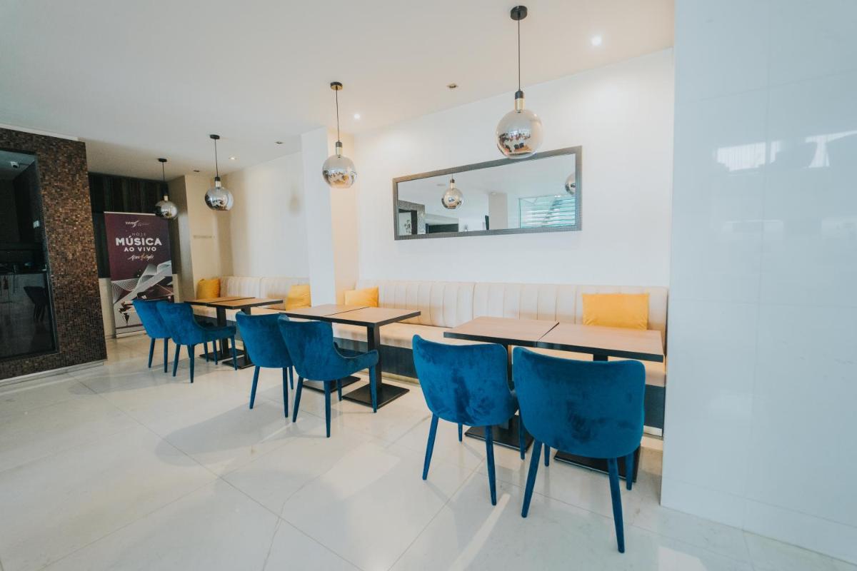 Uma área de estar em Sweet Atlantic Hotel & Spa