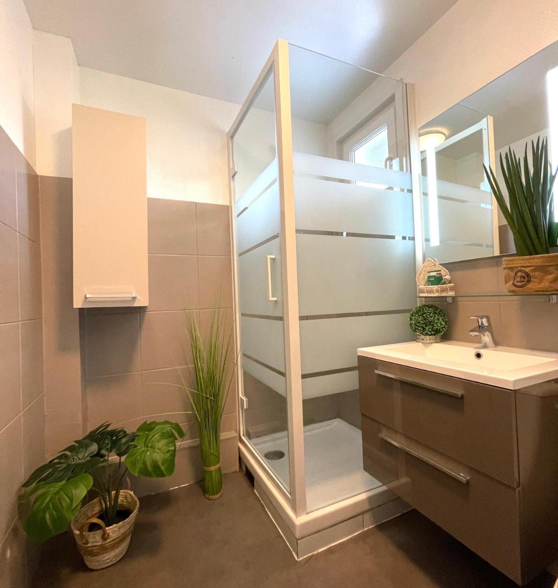 Salle de bains dans l'établissement La Maison Blanche