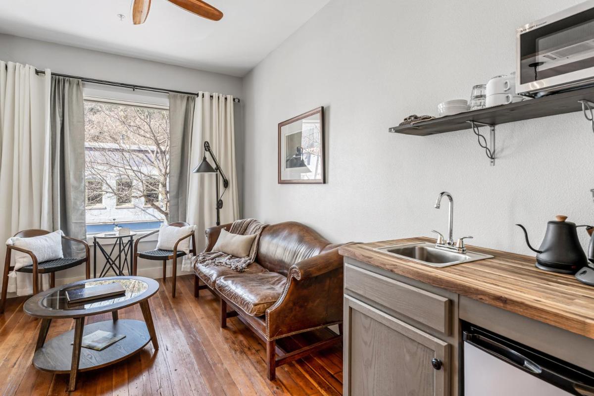 Mossbrae Hotel - Housity