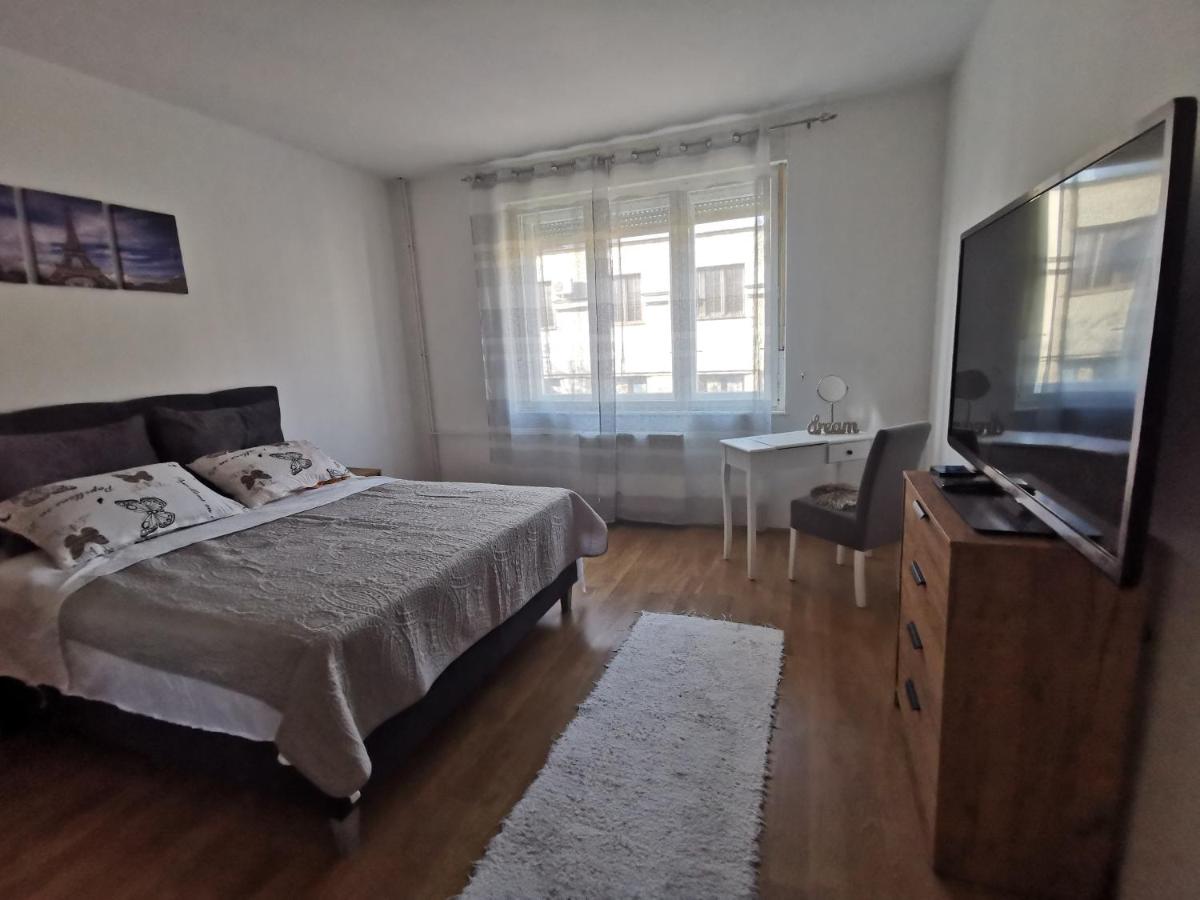 The Location Central Town Apartament - Housity