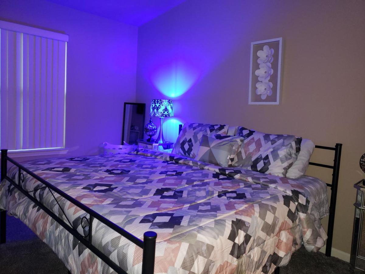Cozy Tri-level Townhouse - 3 min from Outdoor Mall at Partridge Creek - Housity