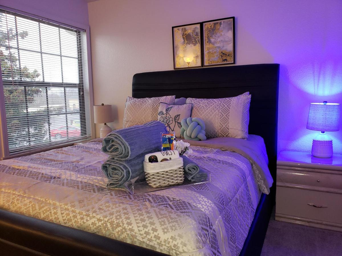 Lakeview Cozy Townhouse - Housity