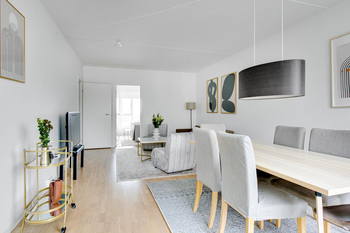 Sanders Arena - Lovely Three-Bedroom Apartment Close to Metro Station - Housity