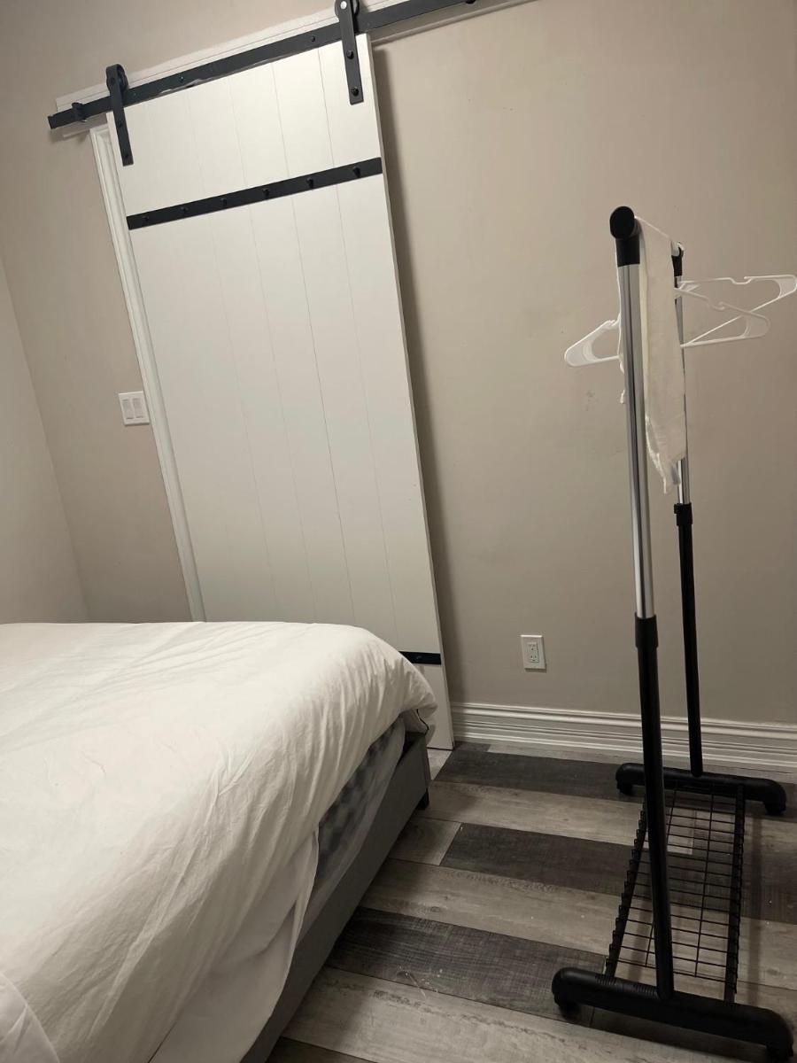 1 Bedroom Apt downtown hamilton - Housity
