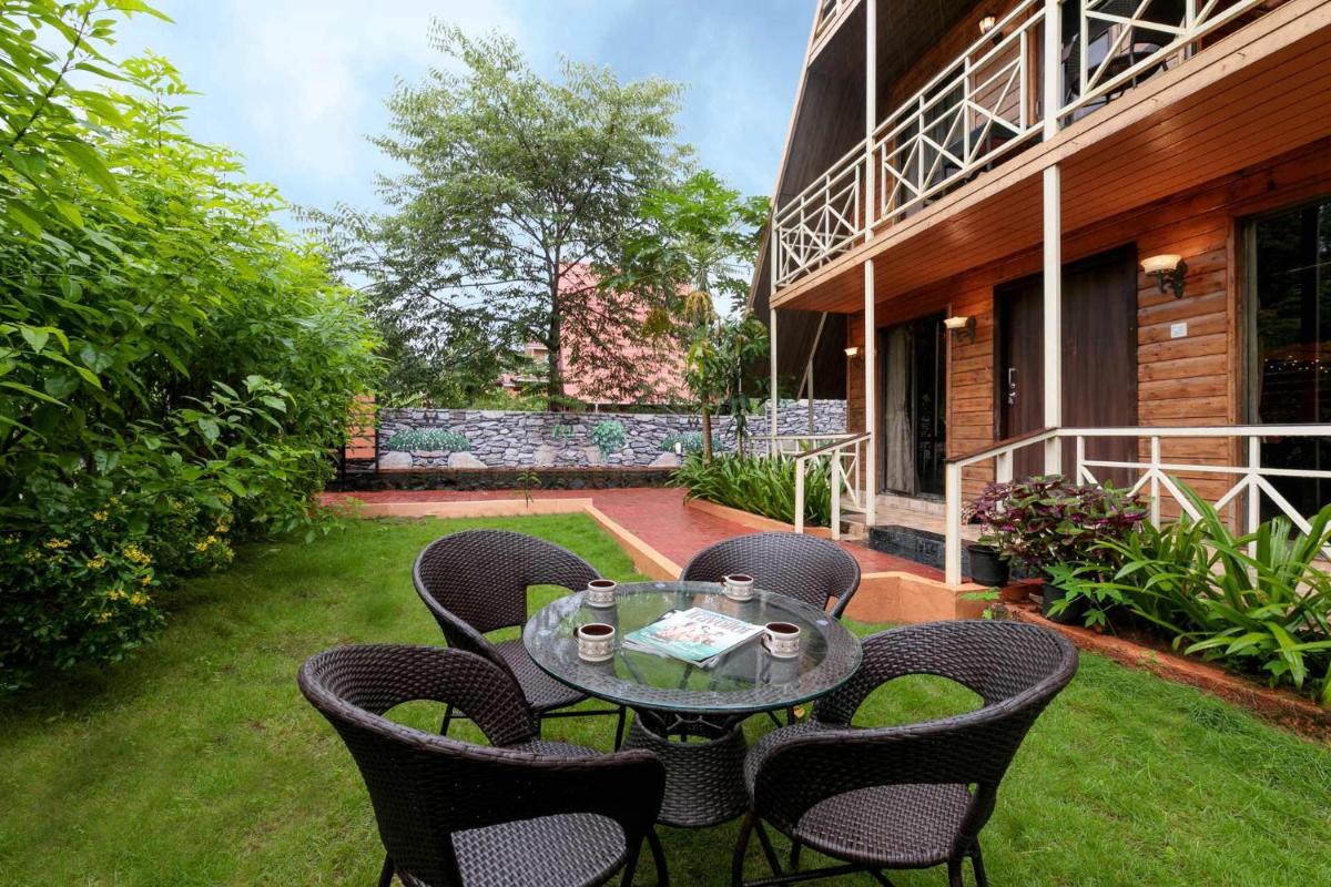 StayVista at Wooden House with Jacuzzi - Housity