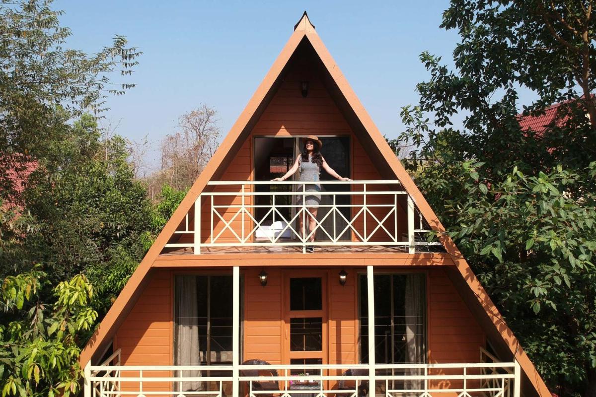 StayVista at Wooden House with Jacuzzi - Housity