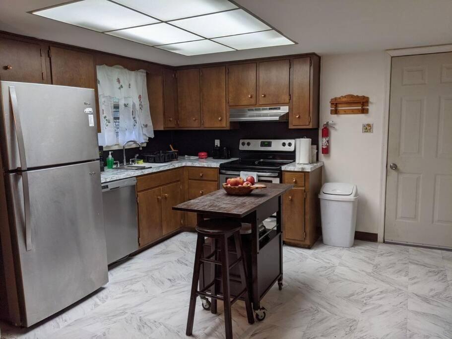 Private Home with Fireplace Close to Ski and Skirmish - Housity