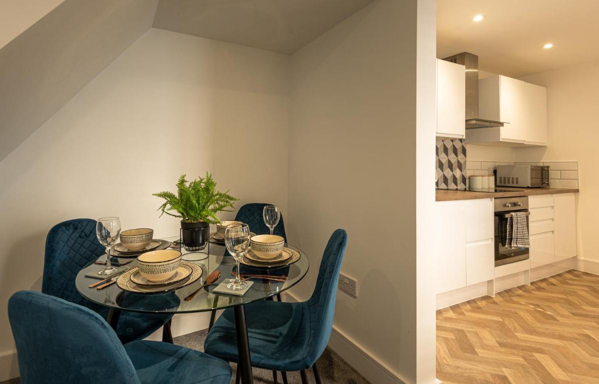 1 Bed Central - Free Parking - Long Stay Offer - Housity