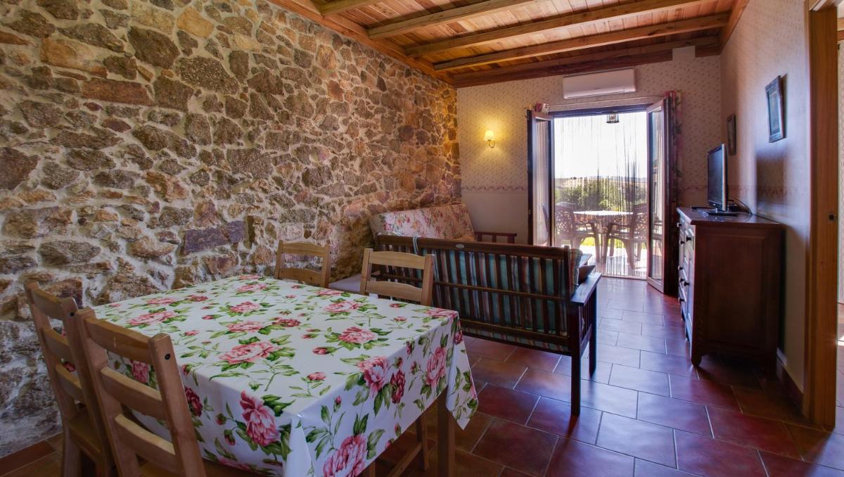 Apartamentos El Jardín del Poeta - Housity