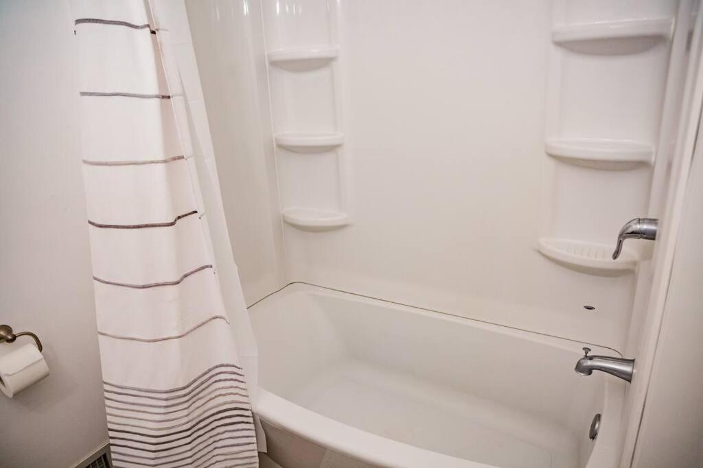 Cozy Cottage w All of the Amenities Bed and Breakfast Hiking and Fishing Allowed - Housity