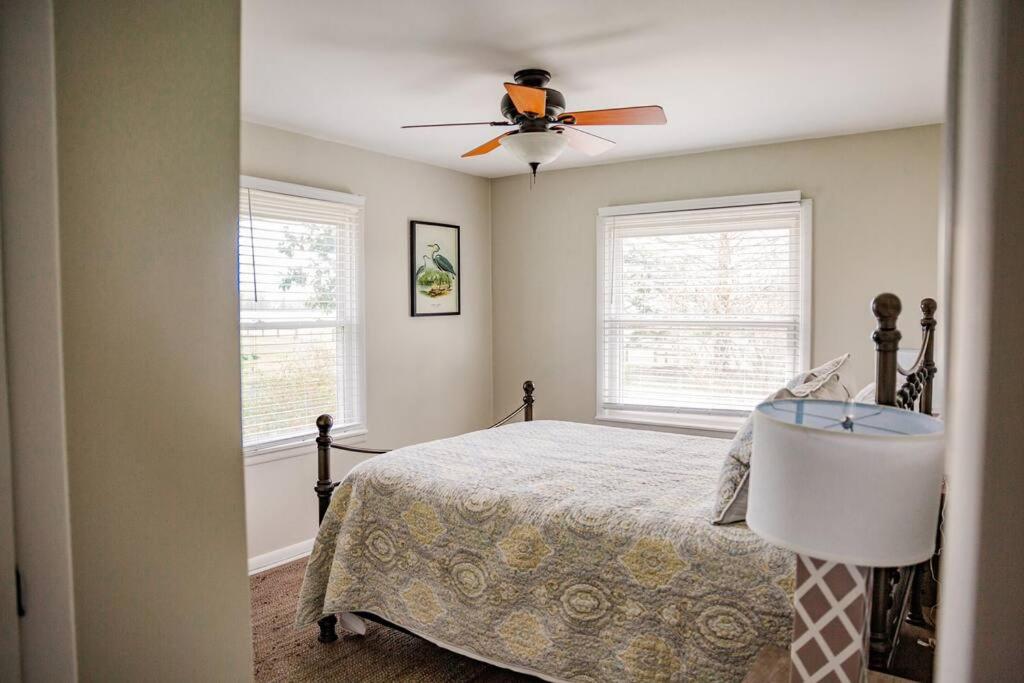 Cozy Cottage w All of the Amenities Bed and Breakfast Hiking and Fishing Allowed - Housity