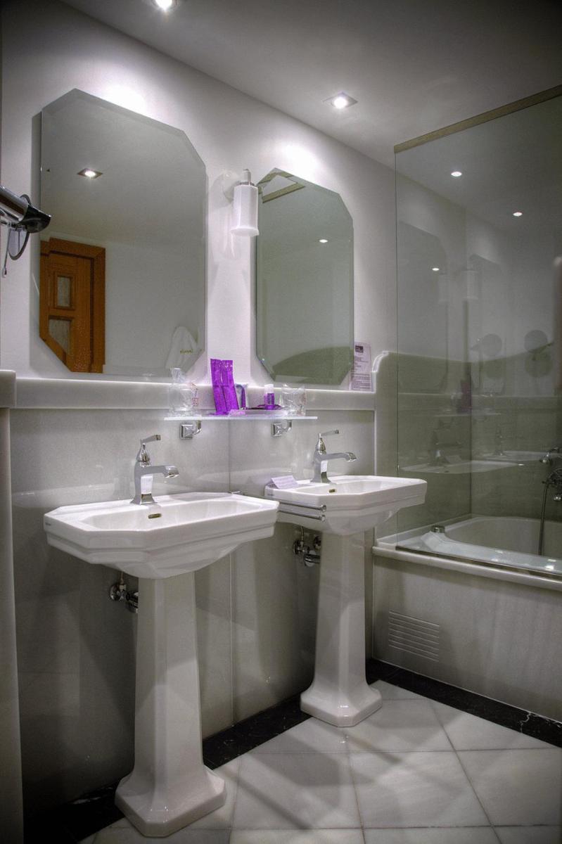 Un baño de San Ramón del Somontano
