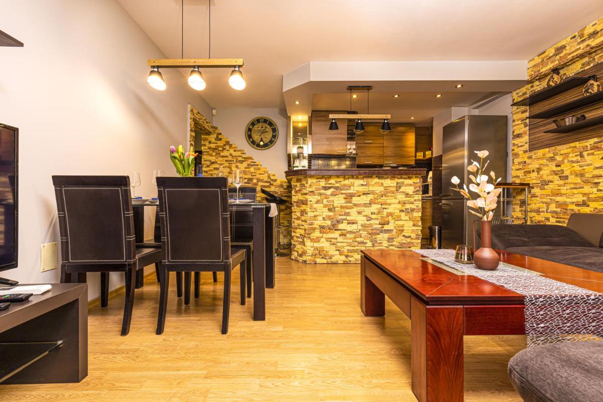 1BD flat with a Garage - 5 mins to the city centre - Housity