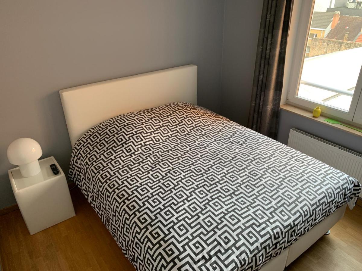 Privé-kamer centrum Oostende met eigen badkamer/wc - Hizvo