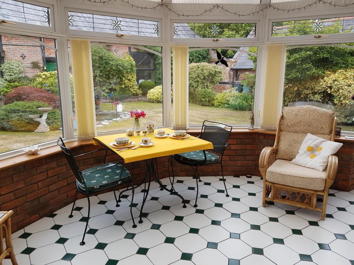 Barn Court Bed and Breakfast - Housity
