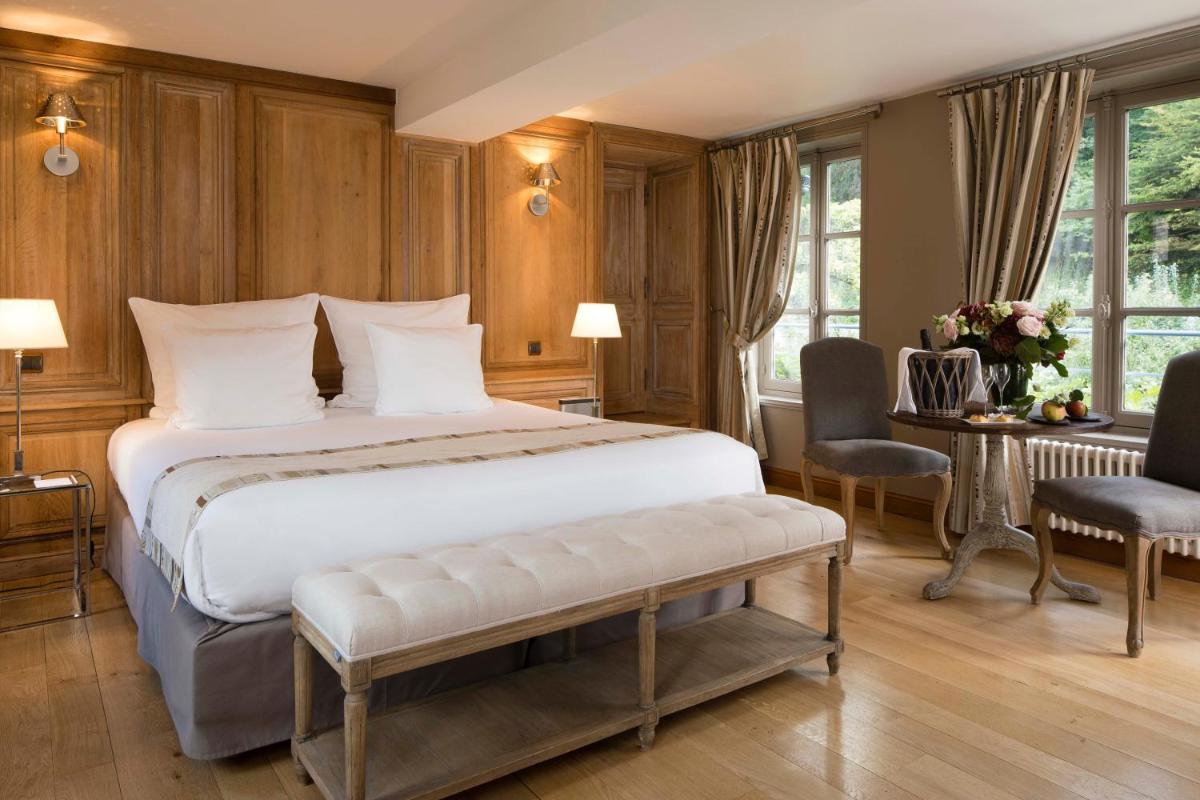 Un ou plusieurs lits dans un hébergement de l'établissement La Ferme Saint Simeon Hotel & Spa - Relais & Chateaux