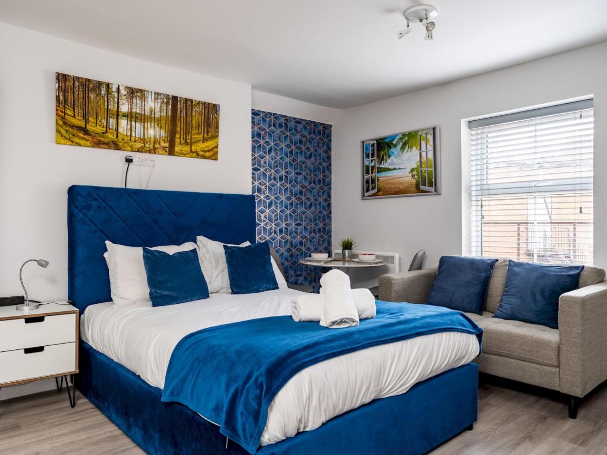 Pass the Keys Spacious lovely 1 bedroom studio town centre - Housity