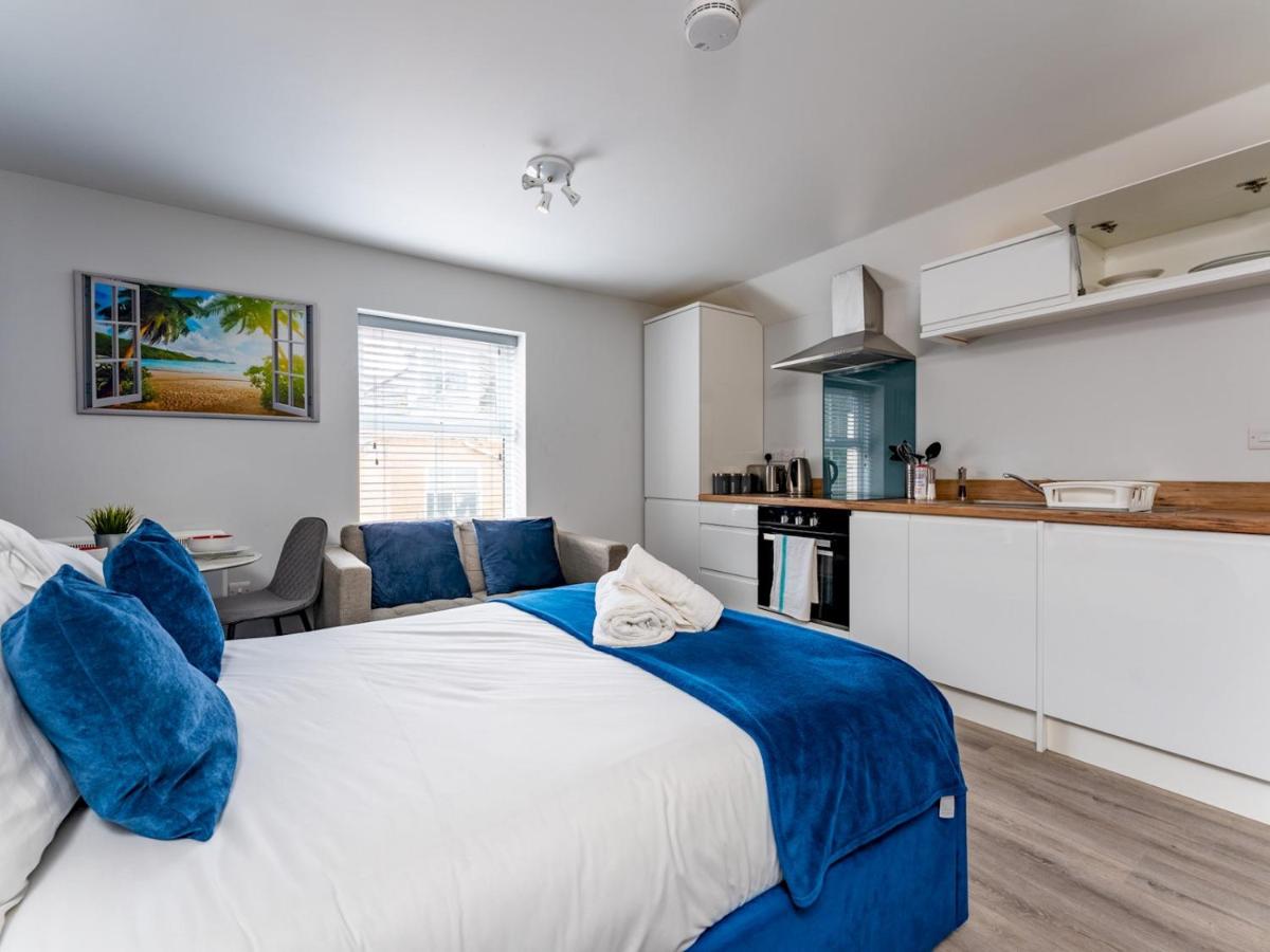 Pass the Keys Spacious lovely 1 bedroom studio town centre - Housity