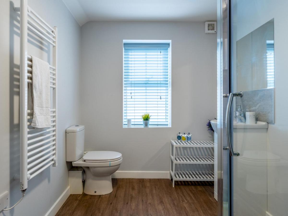 Pass the Keys Spacious lovely 1 bedroom studio town centre - Housity