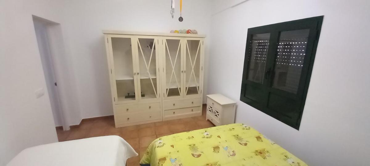 Exclusivo chalet con piscina junto a centro comercial, posibilidad de cama supletoria adicional Piscina Disponible hasta 15 de septiembre - Housity