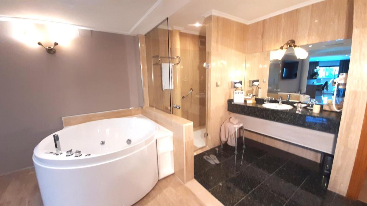 Hotel Nueva Plaza - Housity