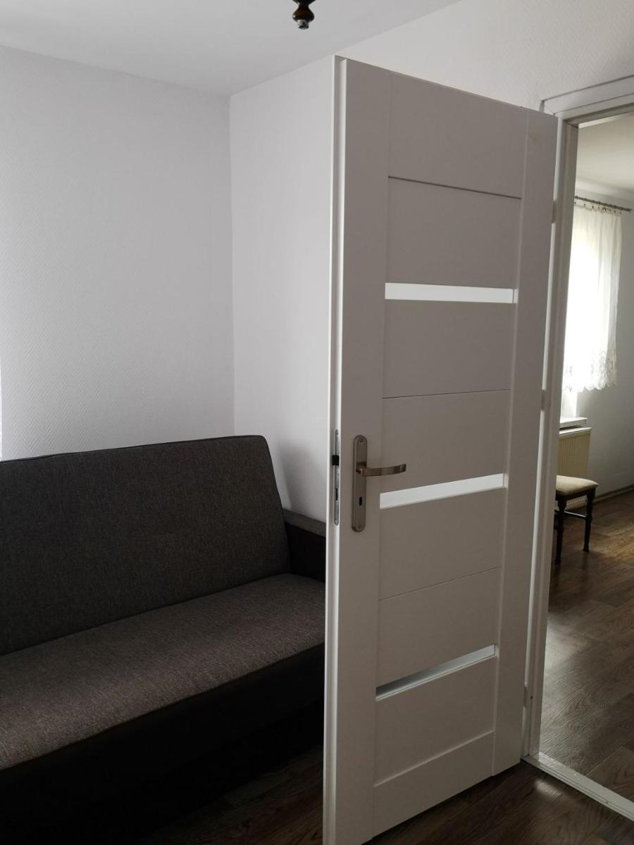 Pokój przy jeziorze - Housity