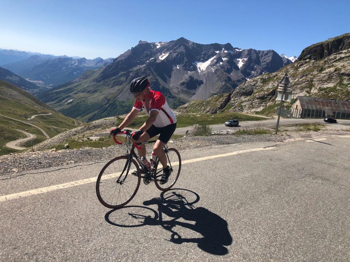 Vélo sur le terrain de l'établissement Alliey & Spa Piscine Appart-hôtel Serre chevalier ou dans les environs